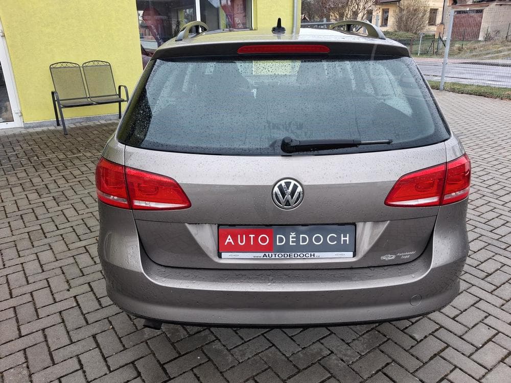 2011 Volkswagen PASSAT - 6