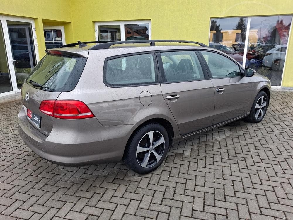 2011 Volkswagen PASSAT - 7