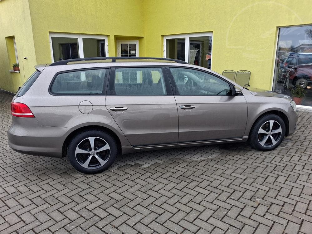 2011 Volkswagen PASSAT - 8