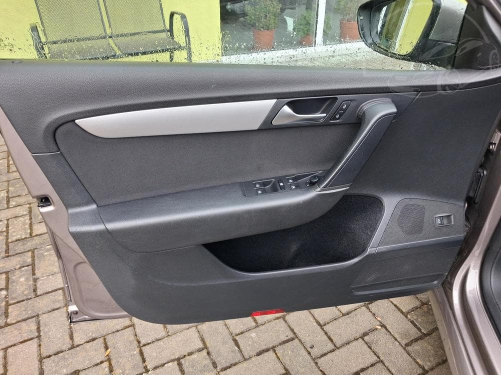 2011 Volkswagen PASSAT - 10