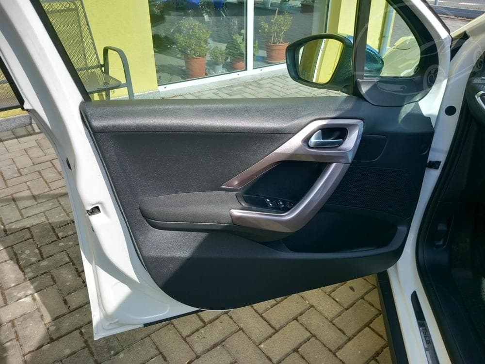 2015 Peugeot 2008 - 10