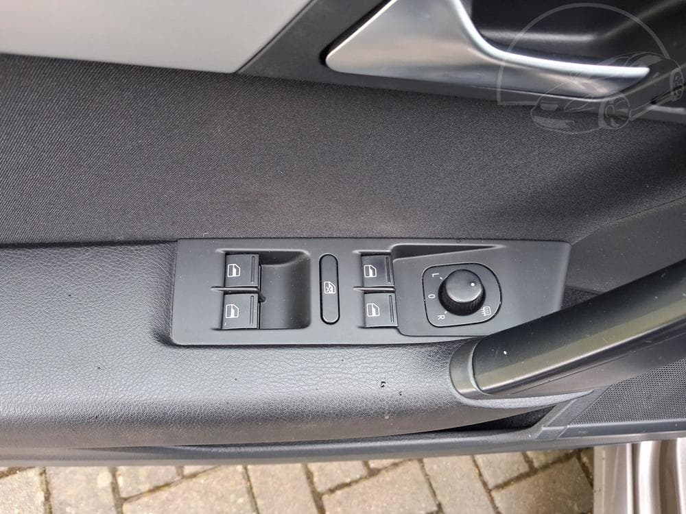2011 Volkswagen PASSAT - 11