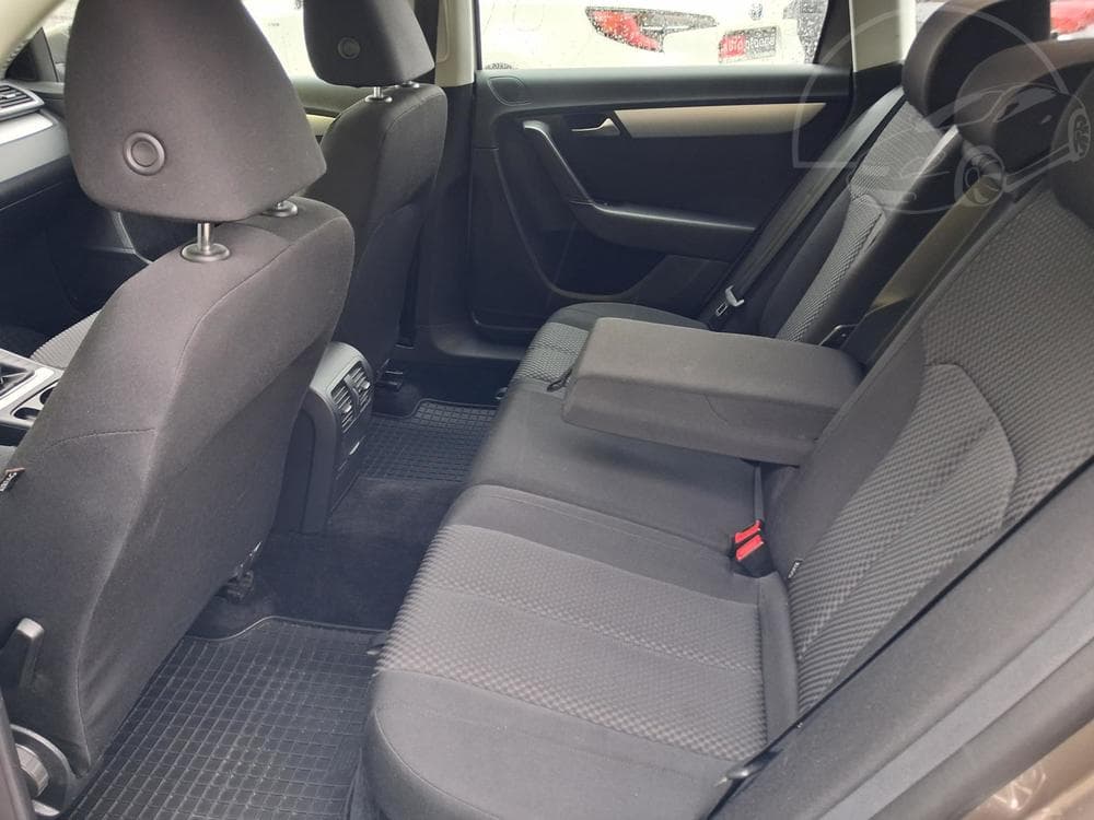 2011 Volkswagen PASSAT - 12