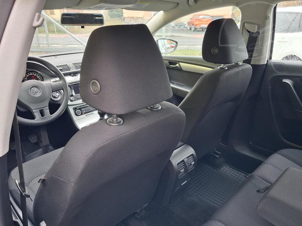 2011 Volkswagen PASSAT - 14