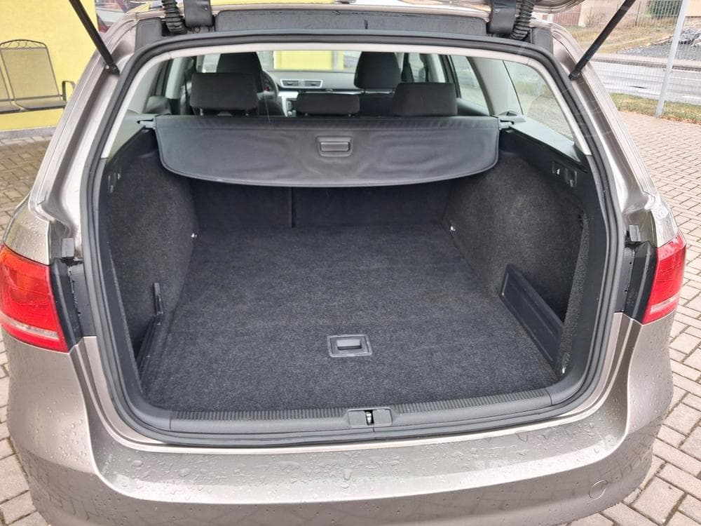 2011 Volkswagen PASSAT - 16