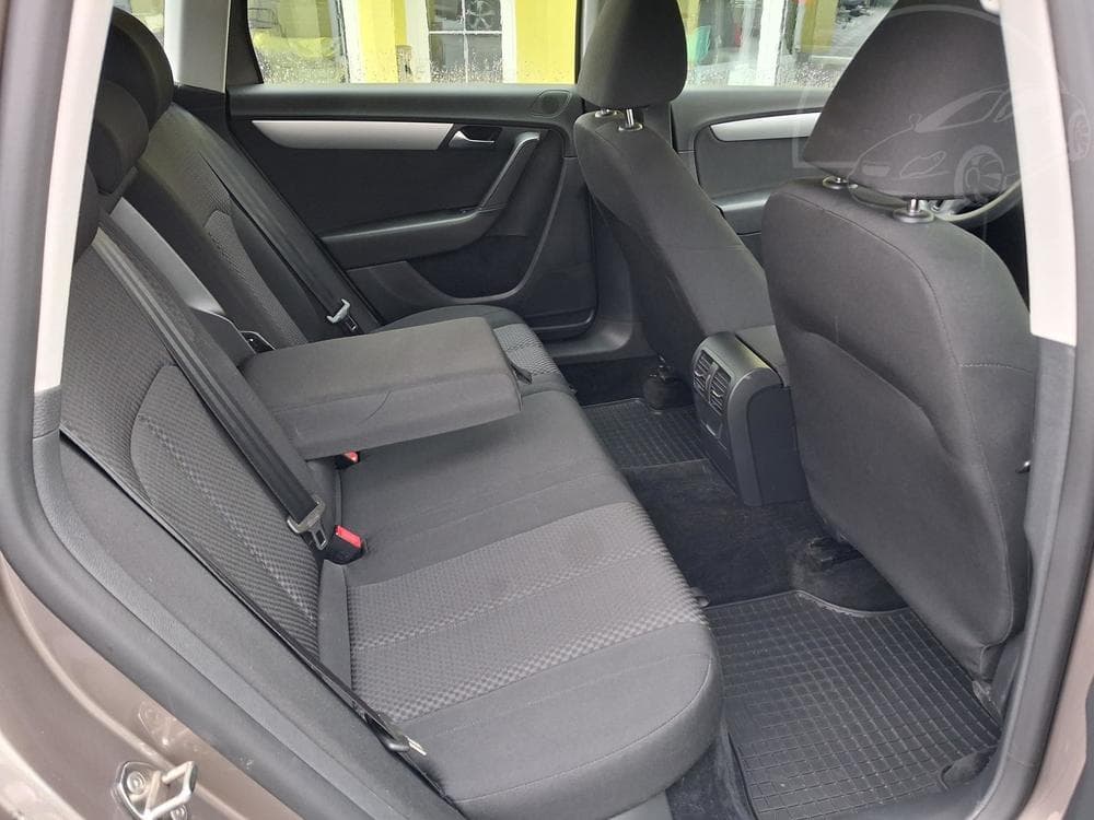 2011 Volkswagen PASSAT - 17