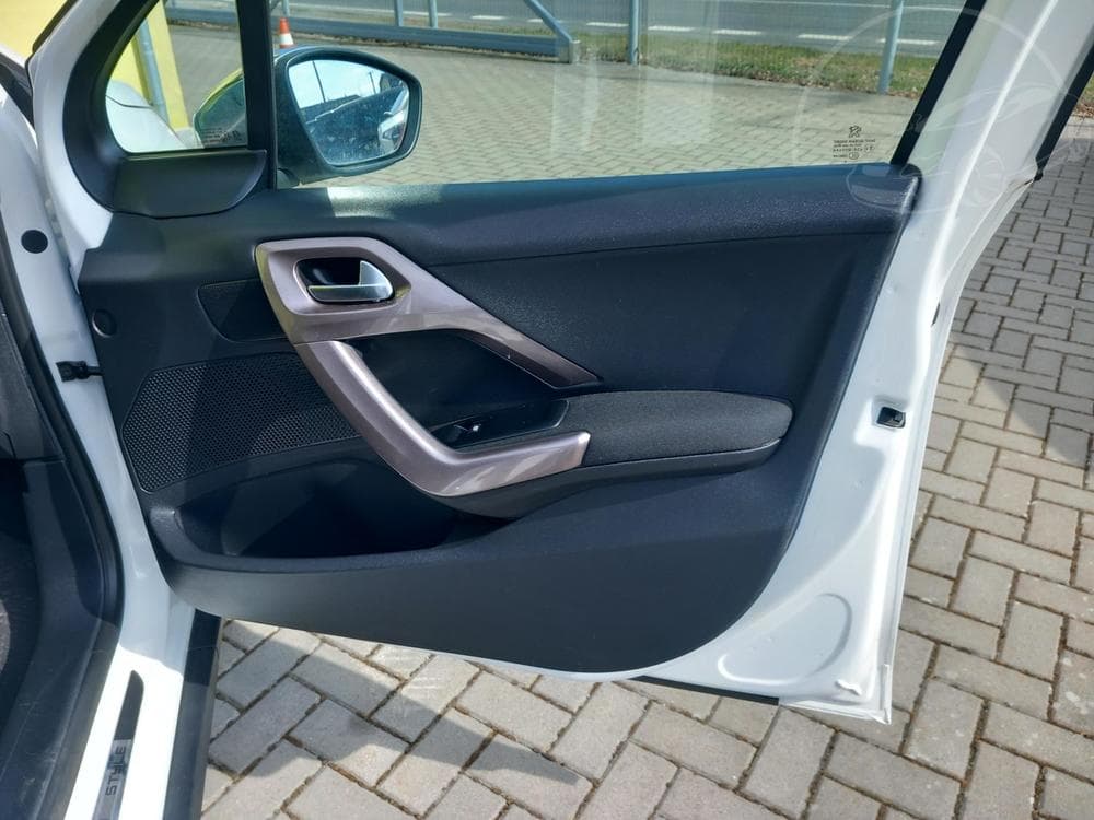 2015 Peugeot 2008 - 18