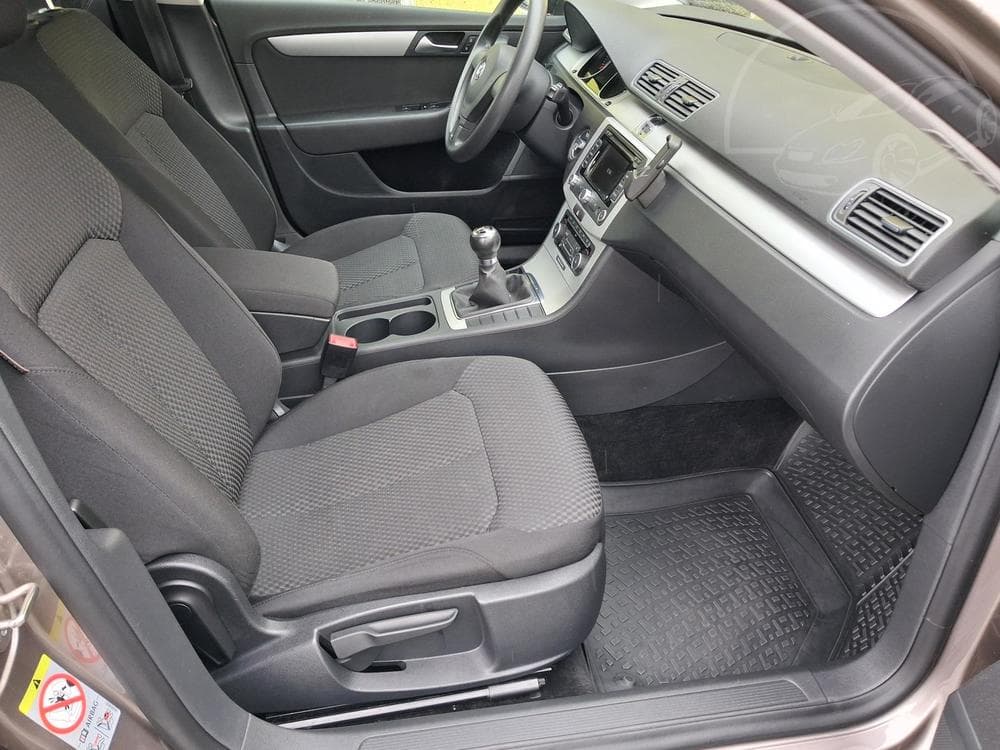 2011 Volkswagen PASSAT - 19