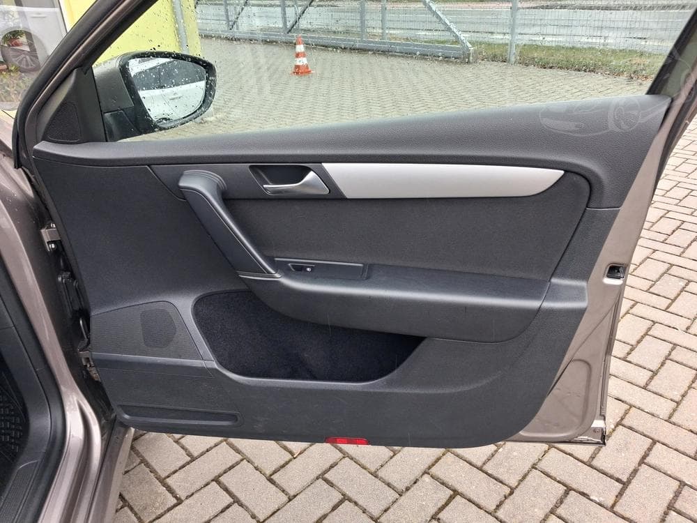 2011 Volkswagen PASSAT - 20