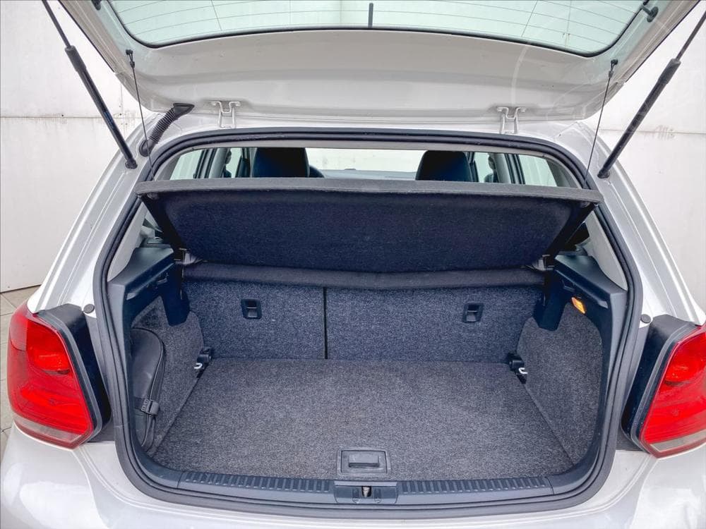 2011 Volkswagen POLO - 9