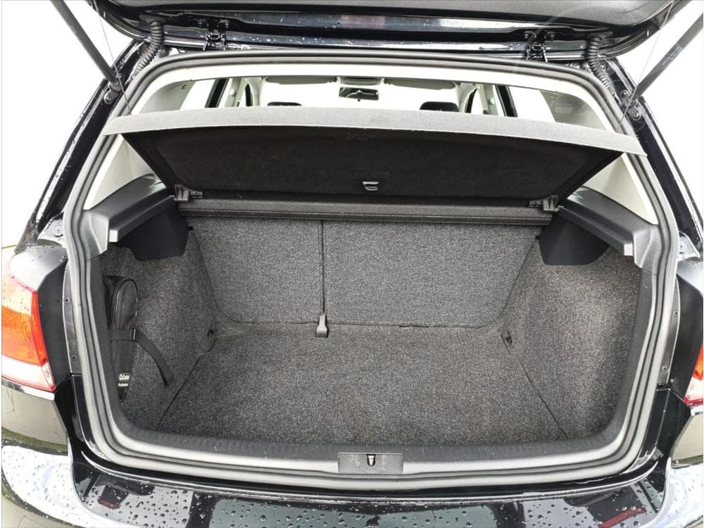 2011 Volkswagen GOLF - 9