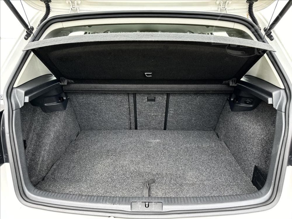 2011 Volkswagen GOLF - 9