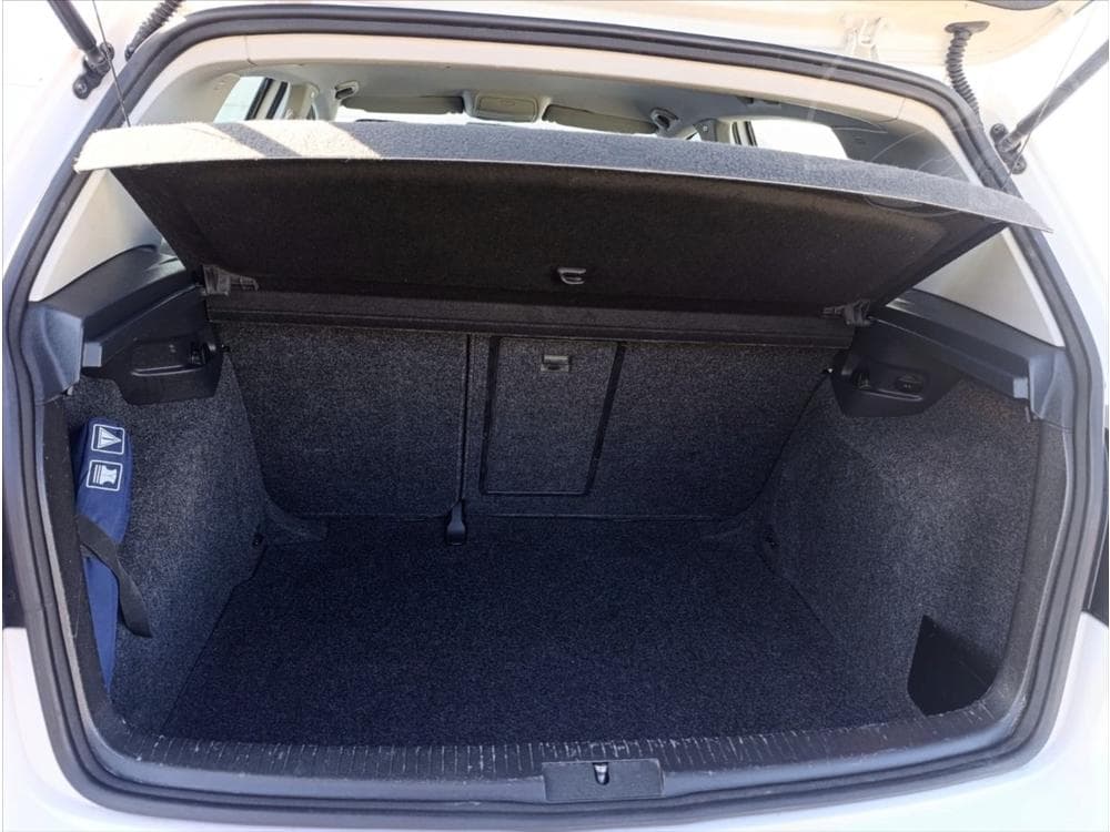 2012 Volkswagen GOLF - 9