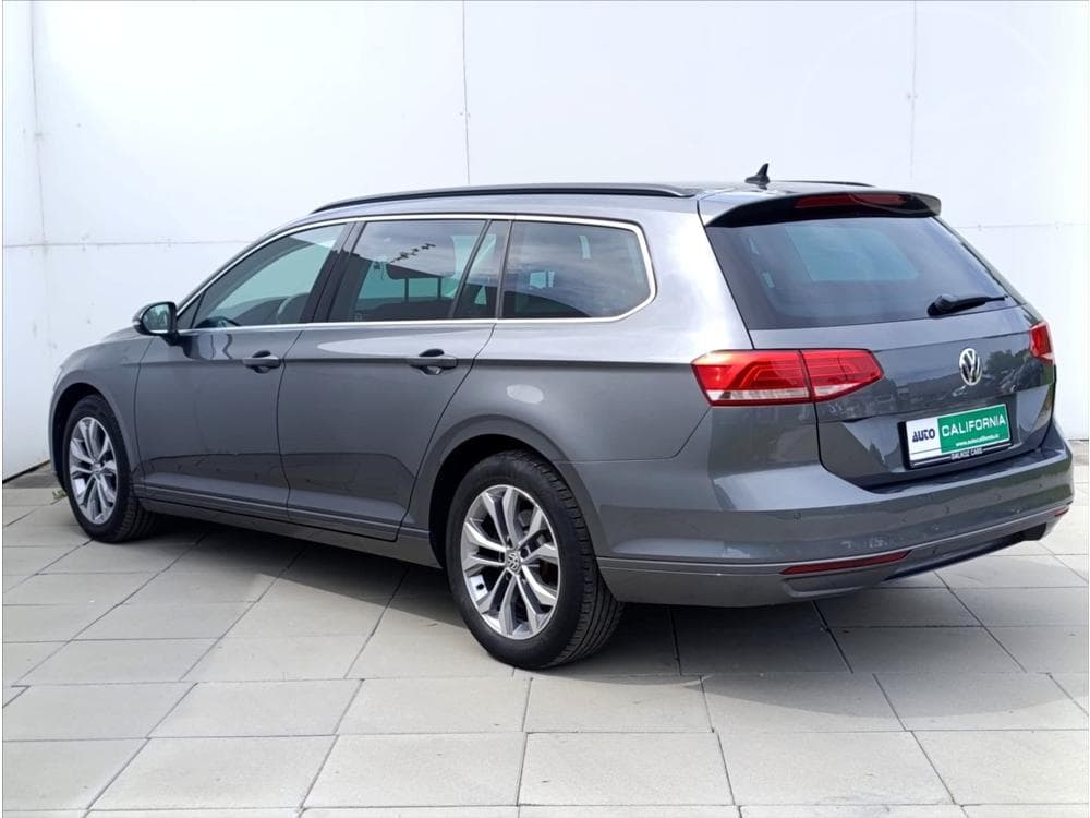 2016 Volkswagen PASSAT - 11