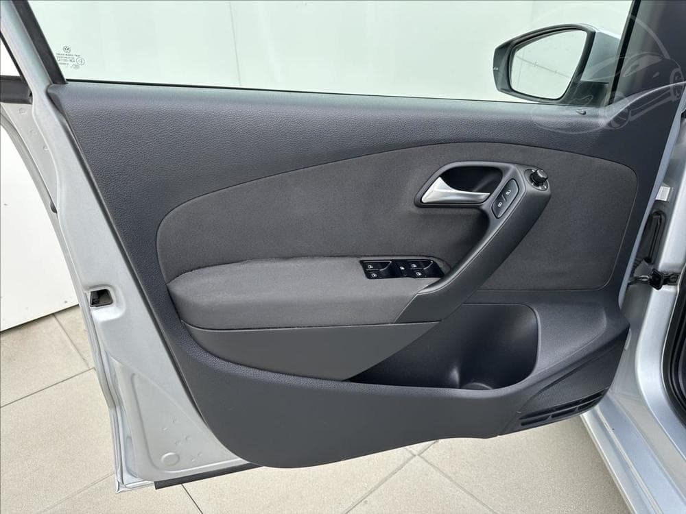 2012 Volkswagen POLO - 12