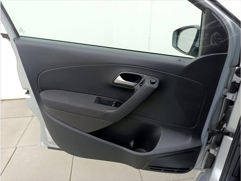 2017 Volkswagen Polo - 12