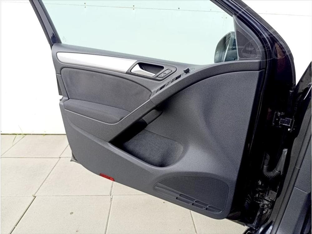2011 Volkswagen GOLF - 12