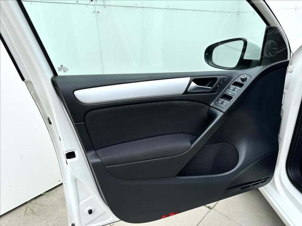 2011 Volkswagen GOLF - 12