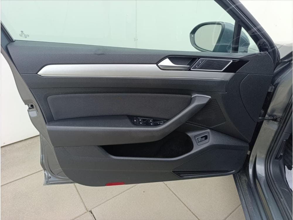 2016 Volkswagen PASSAT - 12