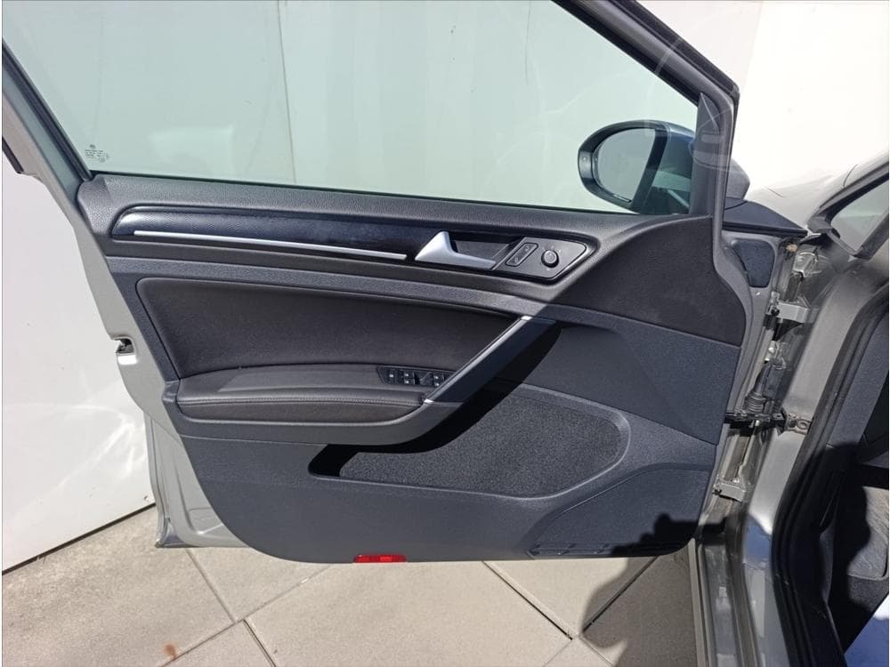 2015 Volkswagen GOLF - 23