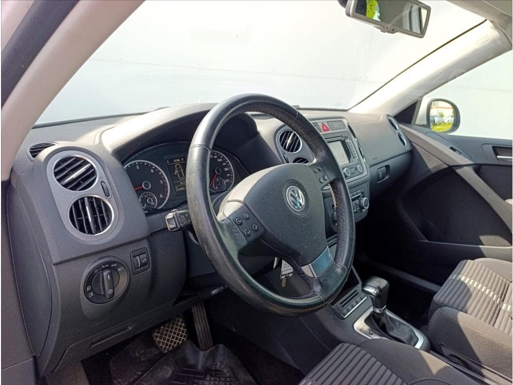 2010 Volkswagen TIGUAN - 23