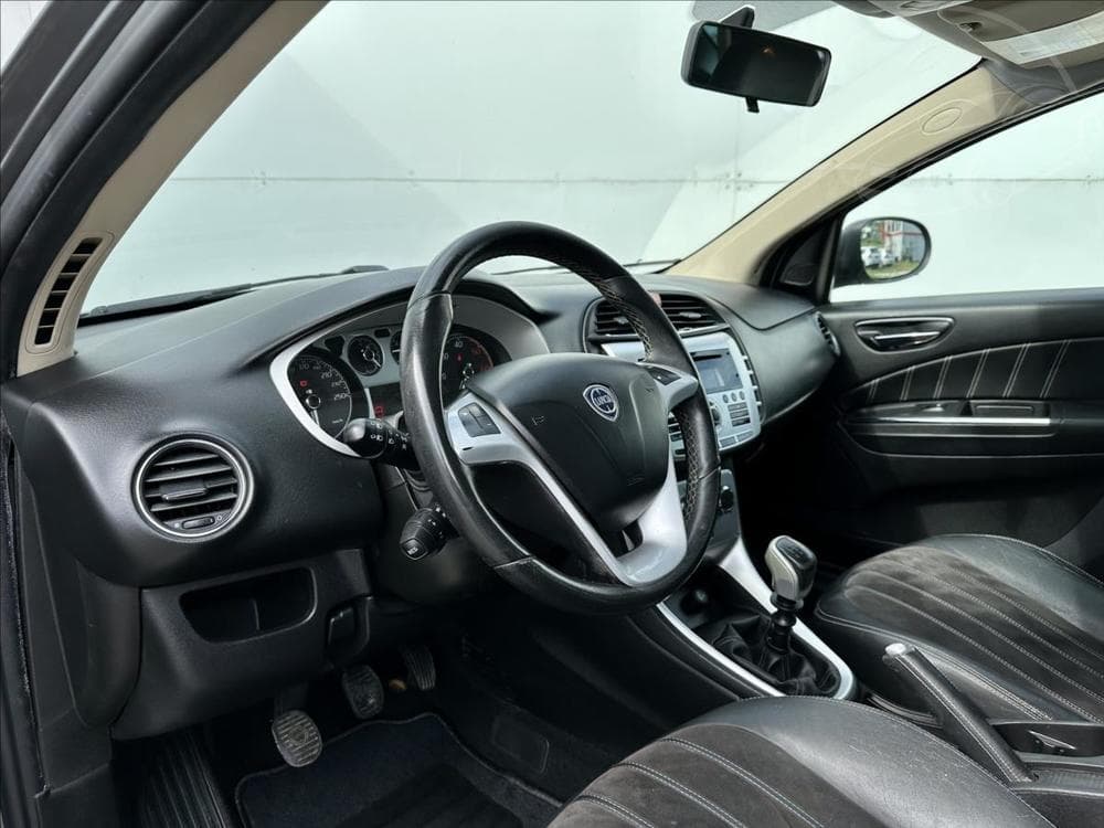 2010 Lancia DELTA - 13