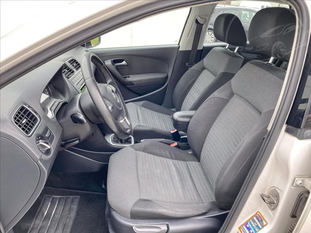 2011 Volkswagen POLO - 13