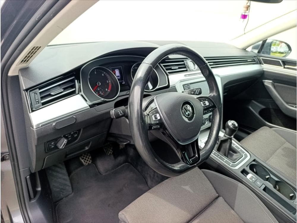 2016 Volkswagen PASSAT - 13