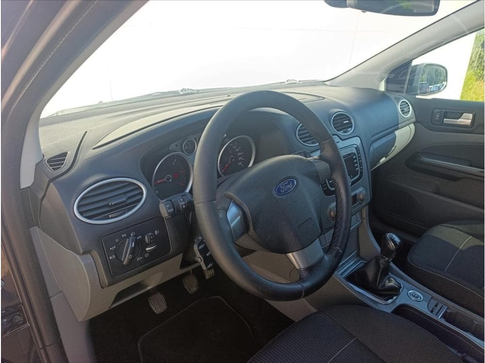 2010 Ford FOCUS - 13