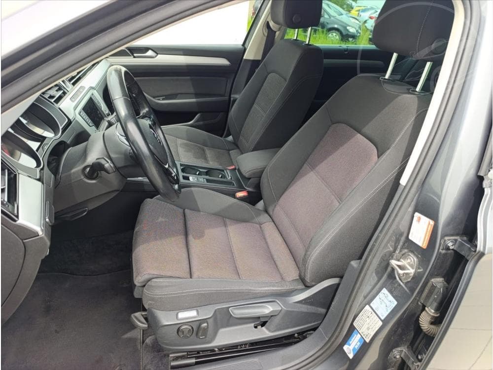 2016 Volkswagen PASSAT - 14
