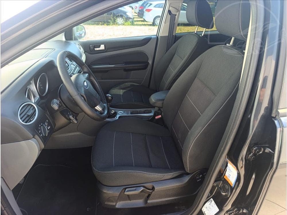 2010 Ford FOCUS - 14
