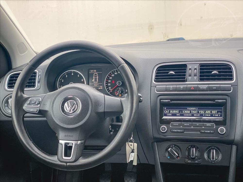 2011 Volkswagen POLO - 16