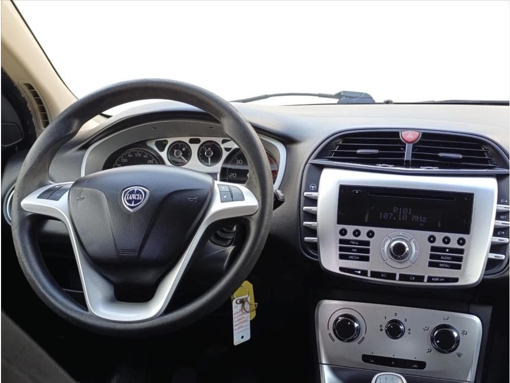 2010 Lancia DELTA - 16
