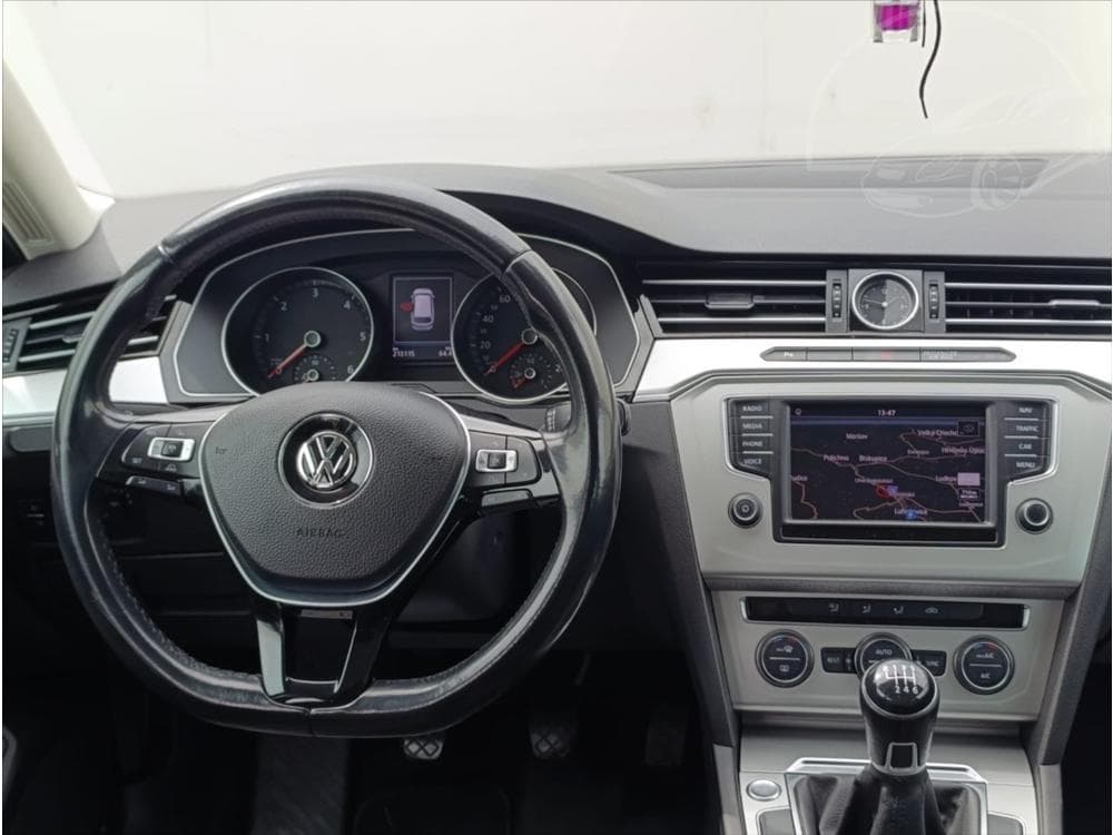 2016 Volkswagen PASSAT - 16