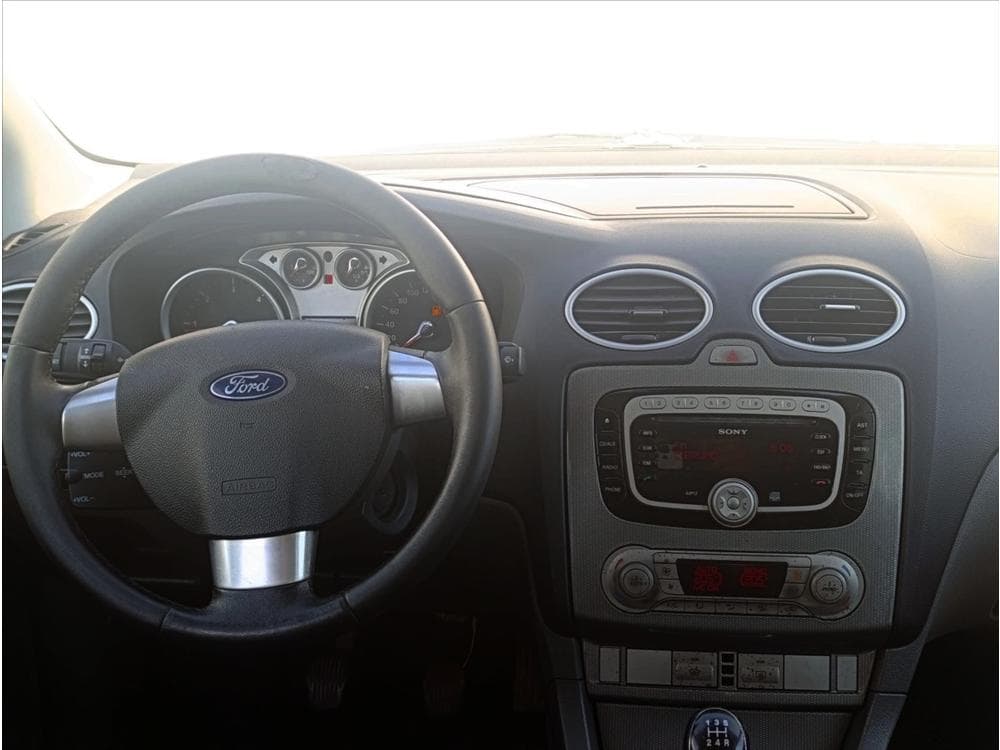 2010 Ford FOCUS - 16