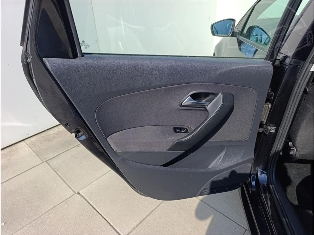 2011 Volkswagen POLO - 35