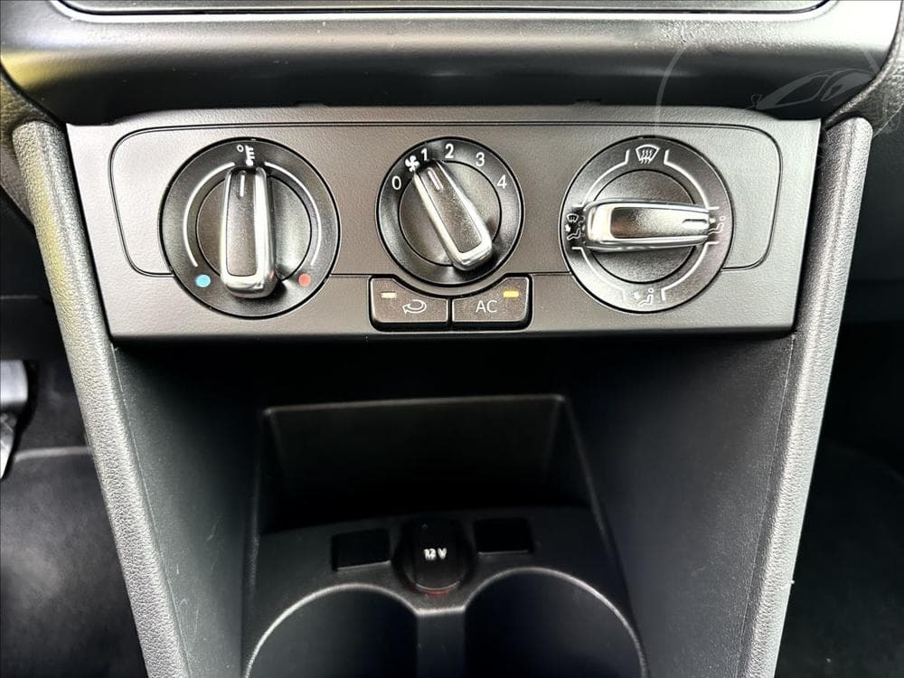 2012 Volkswagen POLO - 18