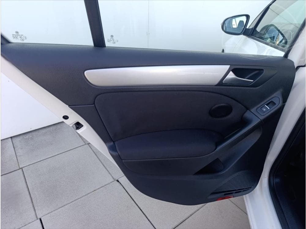 2012 Volkswagen GOLF - 18