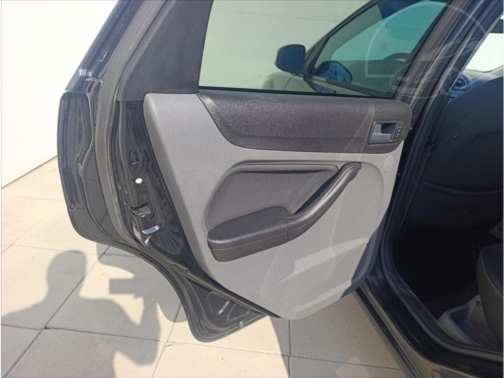 2010 Ford FOCUS - 18