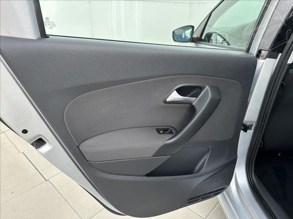 2012 Volkswagen POLO - 19