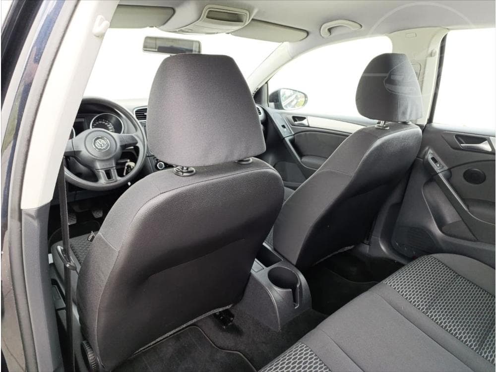 2011 Volkswagen GOLF - 19
