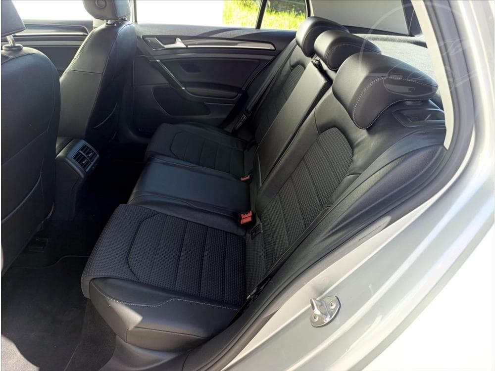 2015 Volkswagen GOLF - 39