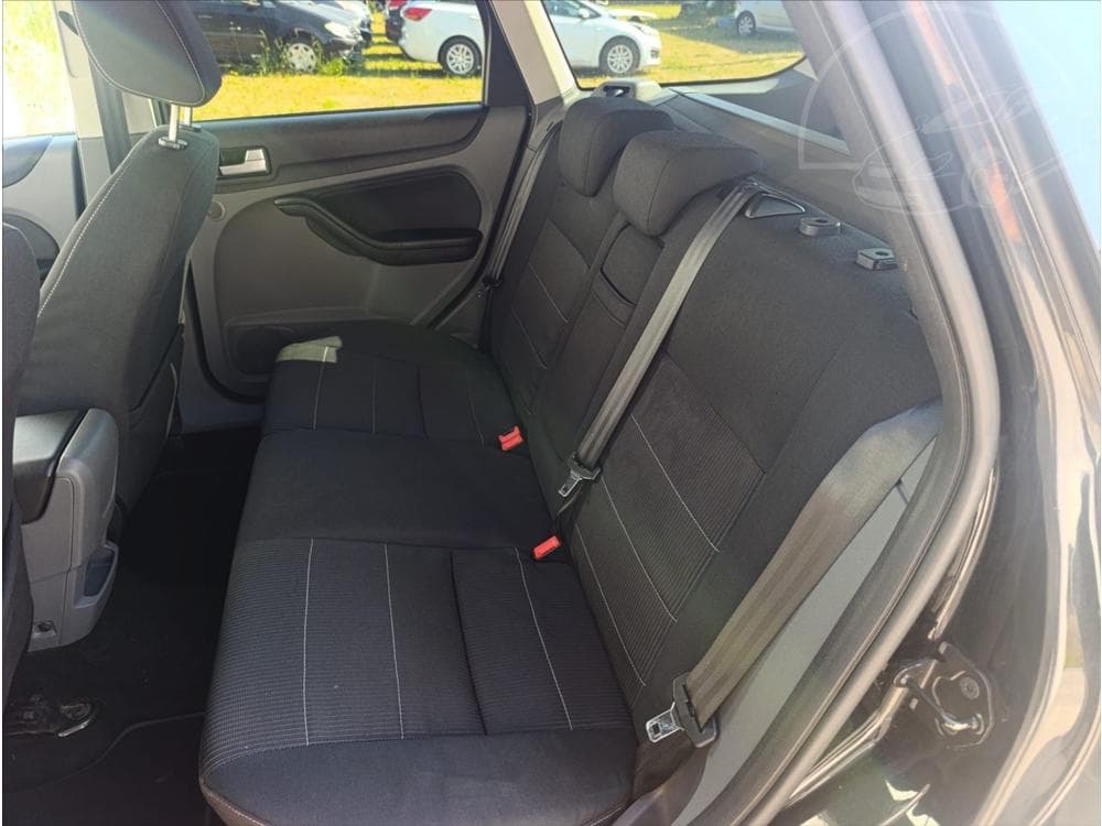 2010 Ford FOCUS - 20