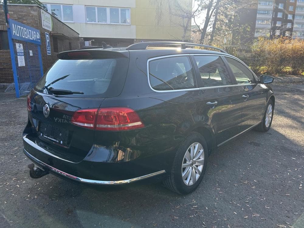 2011 Volkswagen PASSAT - 2