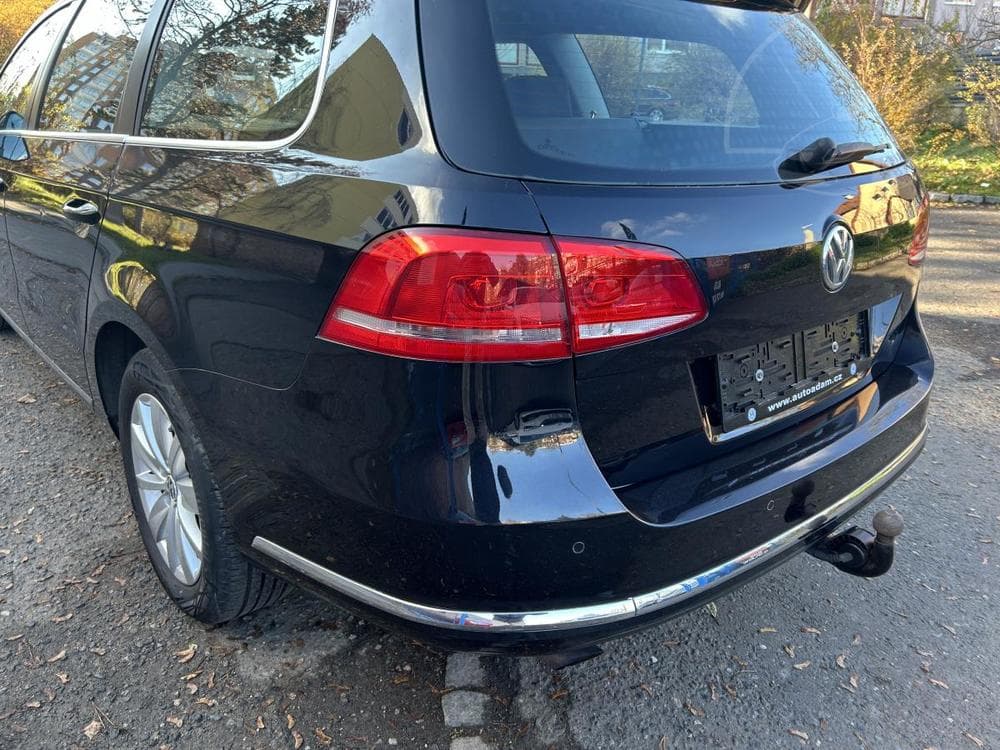 2011 Volkswagen PASSAT - 7