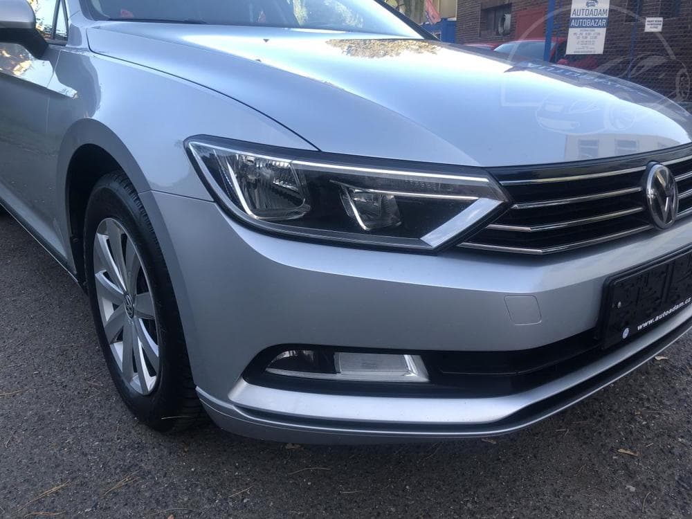 2017 Volkswagen Passat - 8