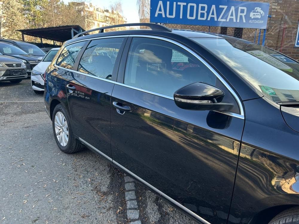 2011 Volkswagen PASSAT - 9