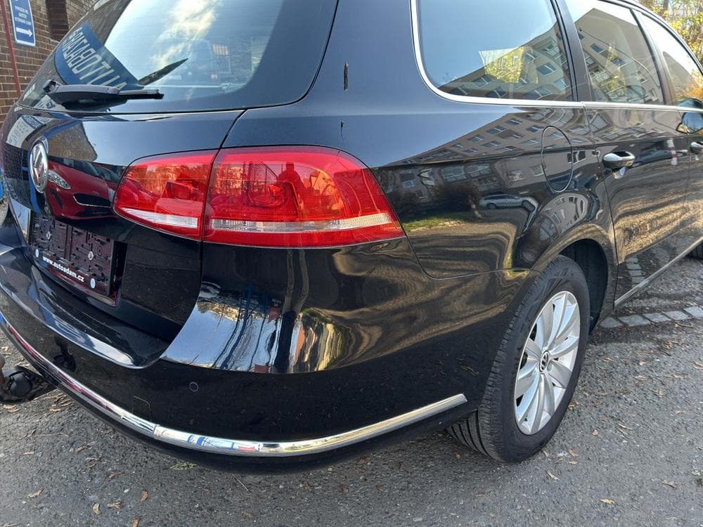 2011 Volkswagen PASSAT - 10