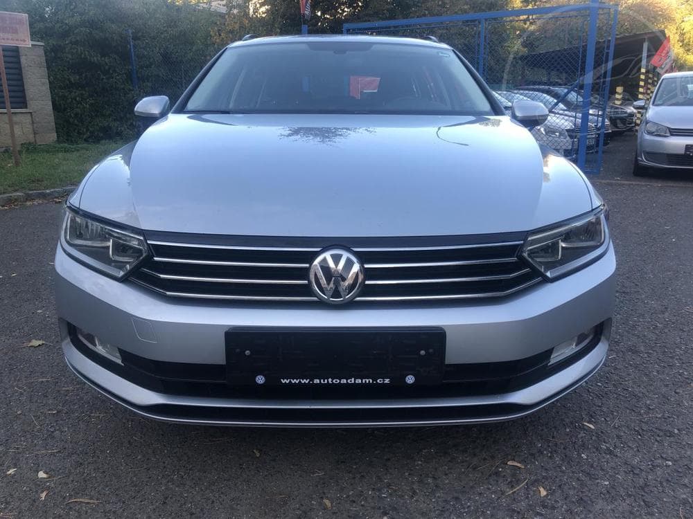 2017 Volkswagen Passat - 11