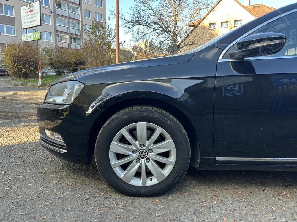 2011 Volkswagen PASSAT - 16
